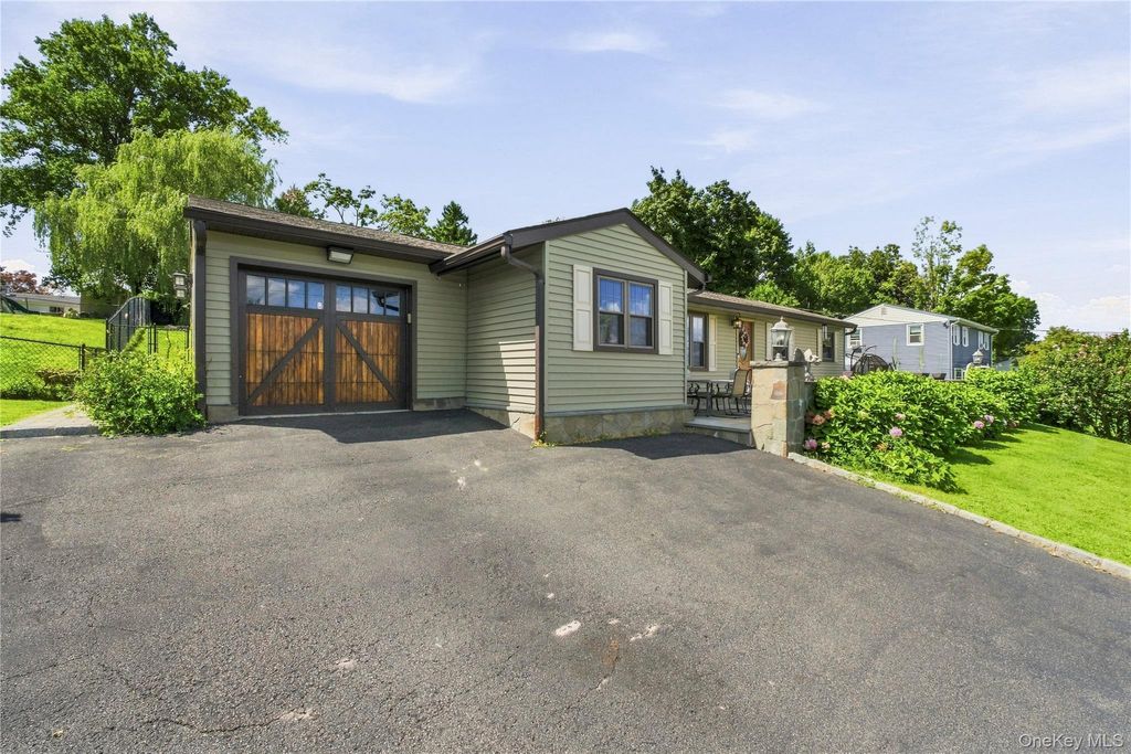 28 Hilltop Drive, Mahopac, NY 10541 — photo 2