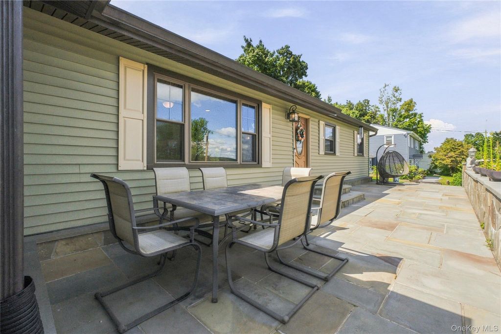 28 Hilltop Drive, Mahopac, NY 10541 — photo 3
