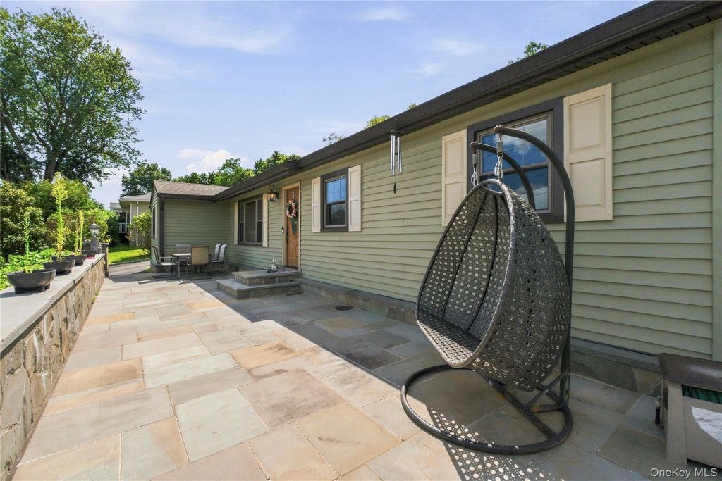 28 Hilltop Drive, Mahopac, NY 10541 — photo 4