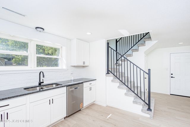 2319 KNIGHT VALLEY DRIVE, Jefferson City, MO 65101