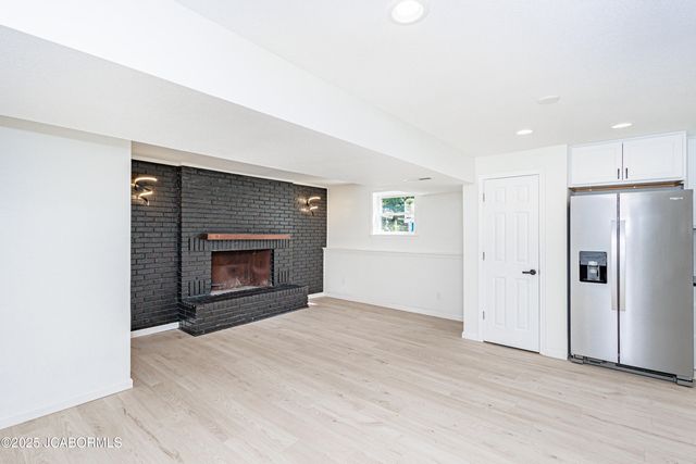 2319 KNIGHT VALLEY DRIVE, Jefferson City, MO 65101