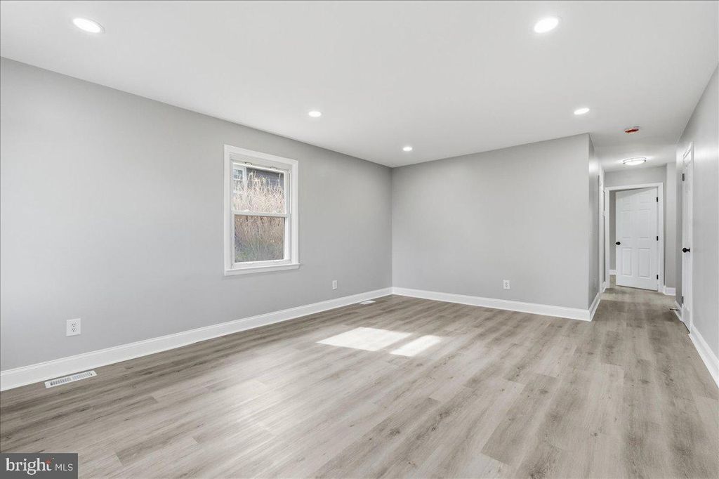Image 3 of property listing at 6305 CARLYNN AVE, Baltimore, MD 21207