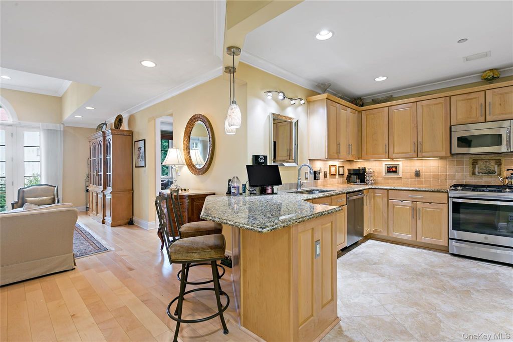 427 Trump Park, Shrub Oak, NY 10588 — photo 5