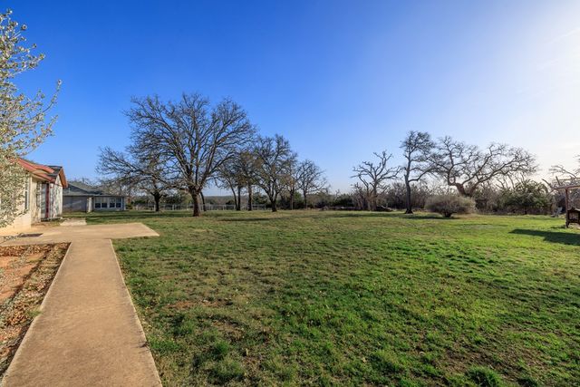 134 Bobbie Lynn, Harper, TX 78631