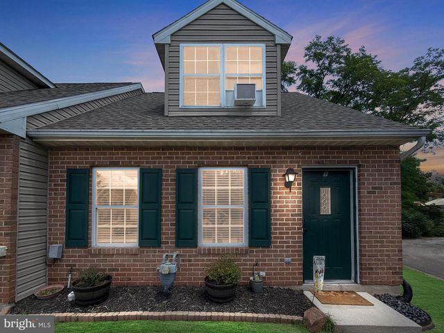 1 OXFORD CT, New Oxford, PA 17350