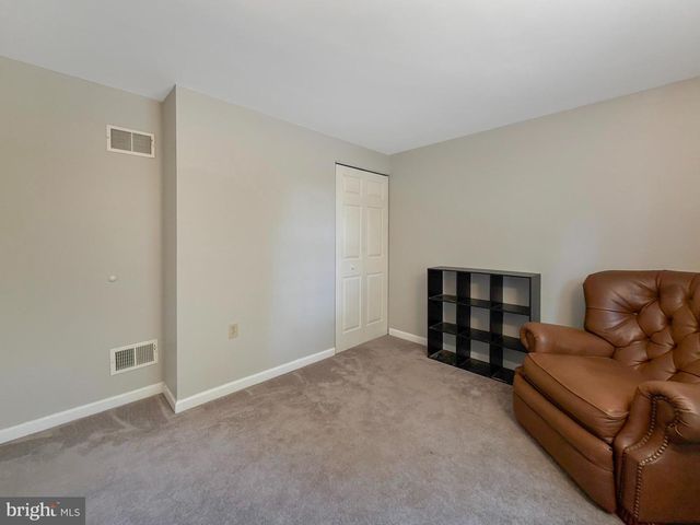 1 OXFORD CT, New Oxford, PA 17350
