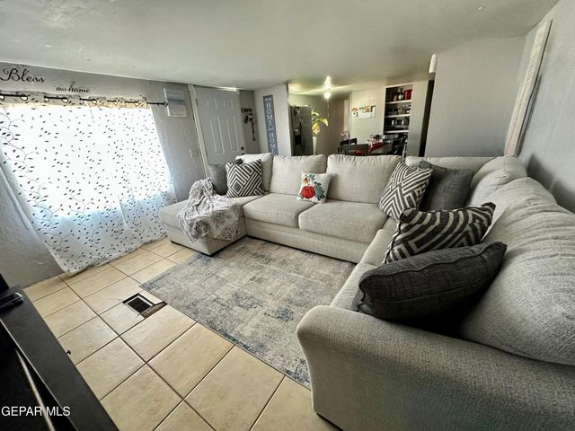 17800 Cramer Drive, Horizon City, TX 79928