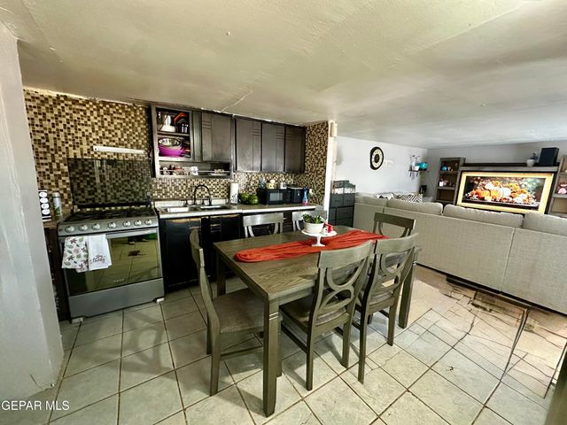 17800 Cramer Drive, Horizon City, TX 79928