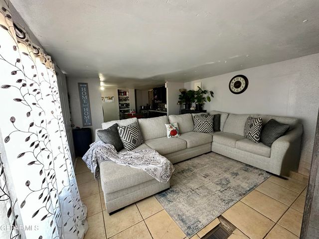 17800 Cramer Drive, Horizon City, TX 79928