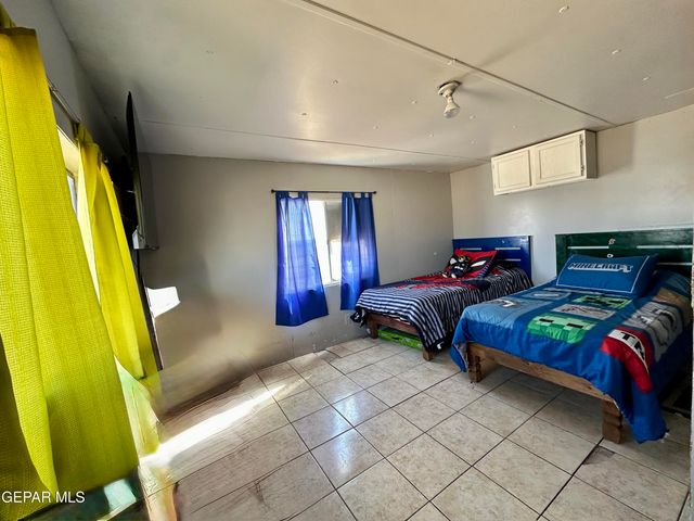 17800 Cramer Drive, Horizon City, TX 79928
