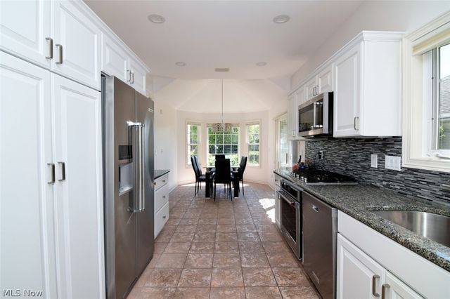 420 E Glengary Circle, Highland Heights, OH 44143
