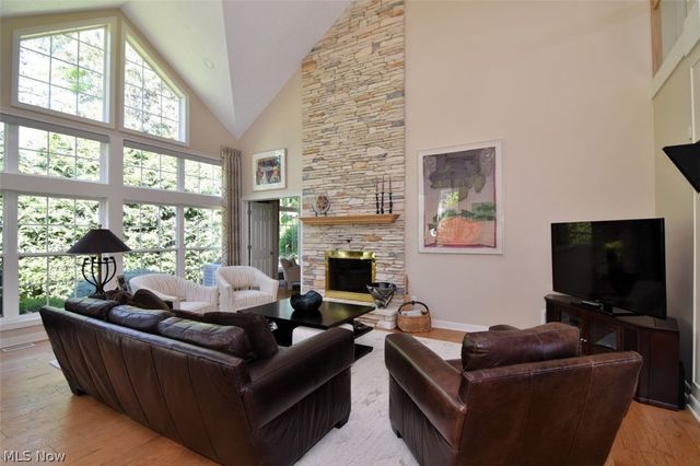420 E Glengary Circle, Highland Heights, OH 44143
