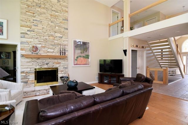420 E Glengary Circle, Highland Heights, OH 44143