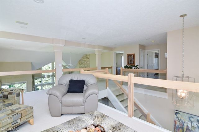 420 E Glengary Circle, Highland Heights, OH 44143