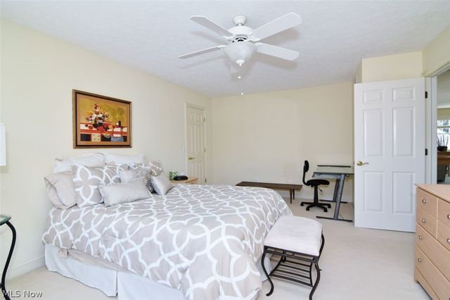 420 E Glengary Circle, Highland Heights, OH 44143
