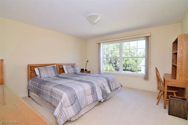 420 E Glengary Circle, Highland Heights, OH 44143