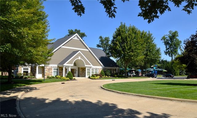 420 E Glengary Circle, Highland Heights, OH 44143