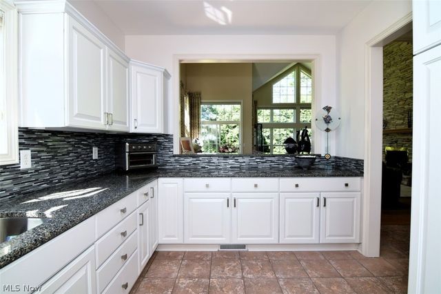 420 E Glengary Circle, Highland Heights, OH 44143