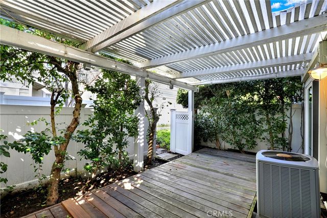 25061 SILVERLEAF, Laguna Hills, CA 92653