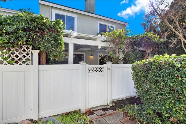 25061 SILVERLEAF, Laguna Hills, CA 92653