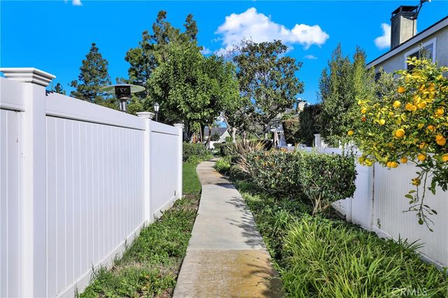 25061 SILVERLEAF, Laguna Hills, CA 92653