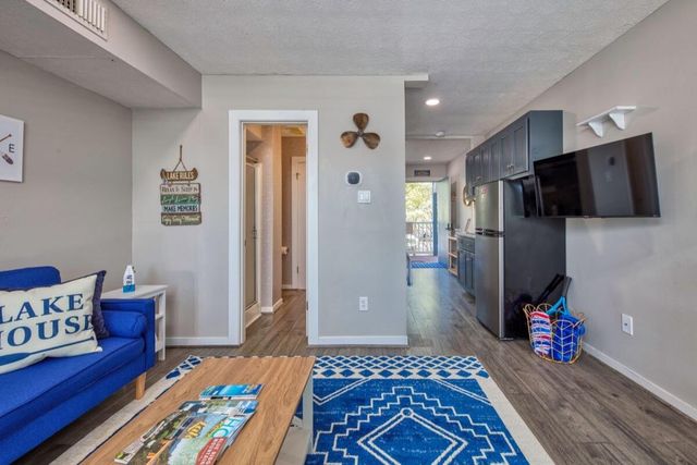 1085 Bluewater Dr Unit 115, Moneta, VA 24121