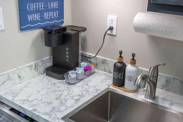 1085 Bluewater Dr Unit 115, Moneta, VA 24121