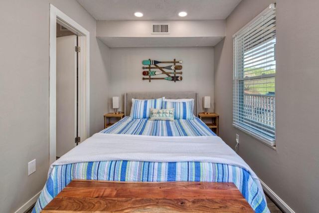 1085 Bluewater Dr Unit 115, Moneta, VA 24121