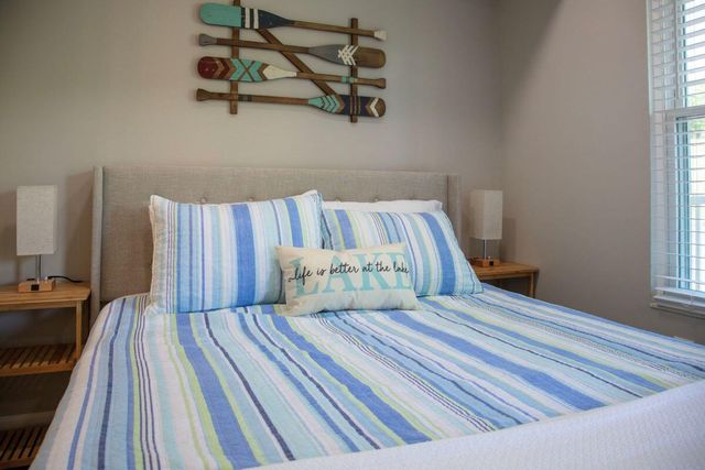 1085 Bluewater Dr Unit 115, Moneta, VA 24121