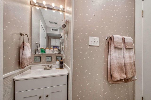1085 Bluewater Dr Unit 115, Moneta, VA 24121