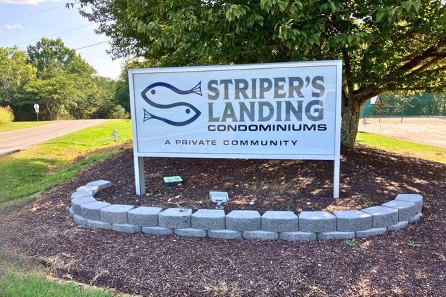1085 Bluewater Dr Unit 115, Moneta, VA 24121