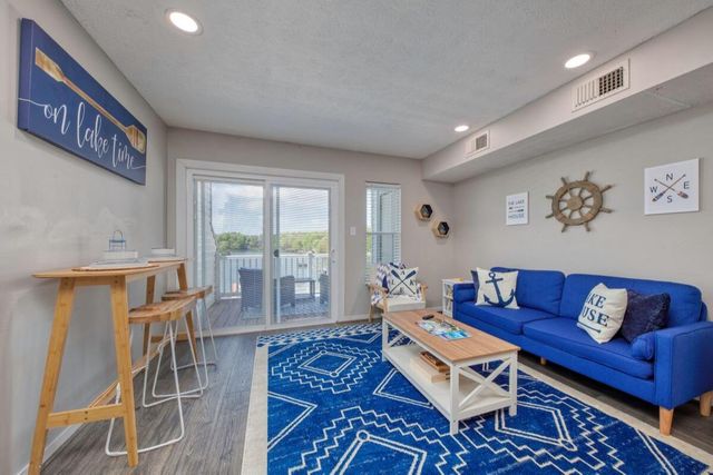 1085 Bluewater Dr Unit 115, Moneta, VA 24121