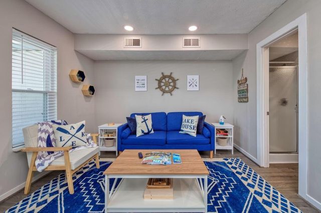 1085 Bluewater Dr Unit 115, Moneta, VA 24121