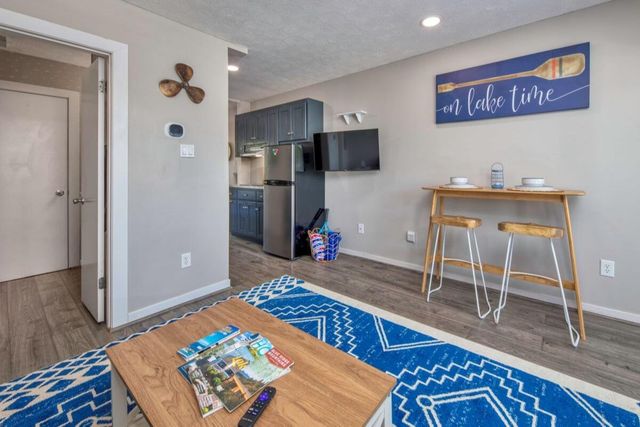 1085 Bluewater Dr Unit 115, Moneta, VA 24121