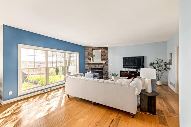 2850 Berwick COURT, Brookfield, WI 53045