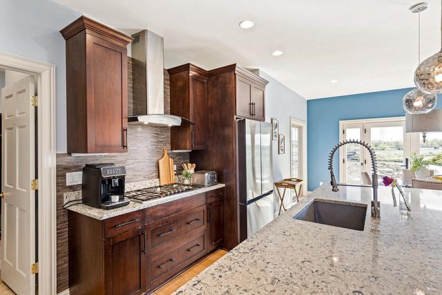 2850 Berwick COURT, Brookfield, WI 53045