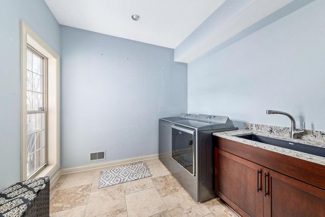 2850 Berwick COURT, Brookfield, WI 53045