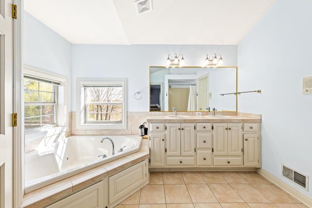 2850 Berwick COURT, Brookfield, WI 53045