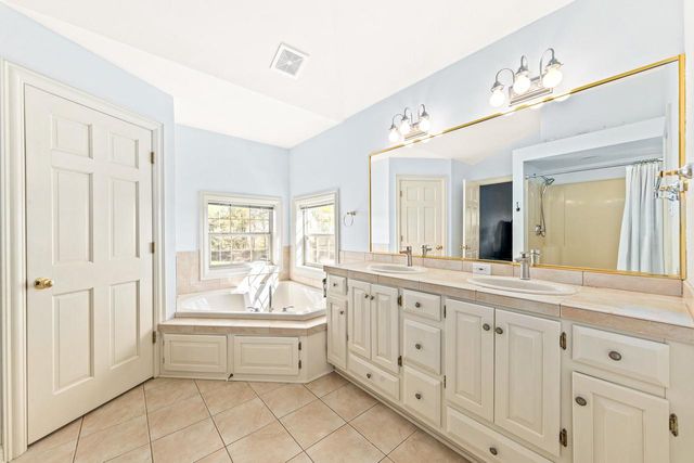 2850 Berwick COURT, Brookfield, WI 53045