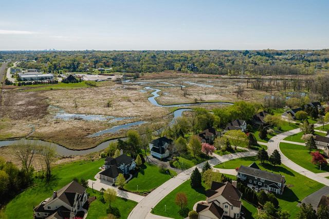 2850 Berwick COURT, Brookfield, WI 53045