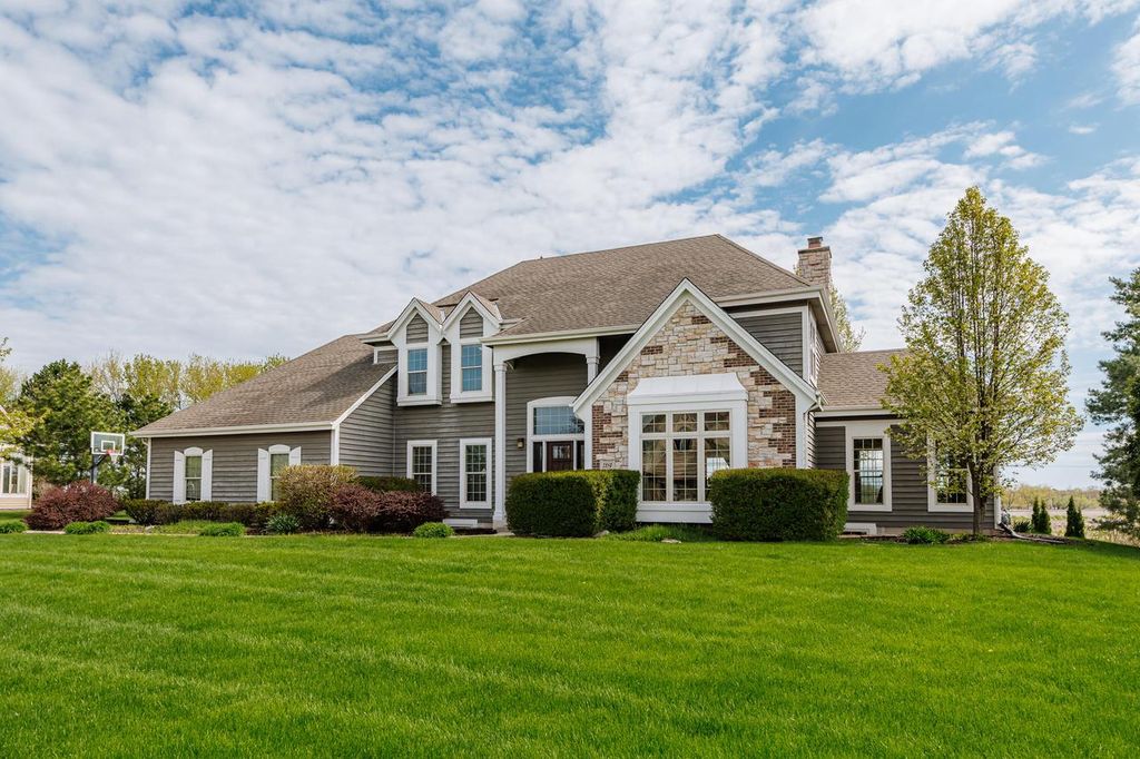 2850 Berwick COURT, Brookfield, WI 53045