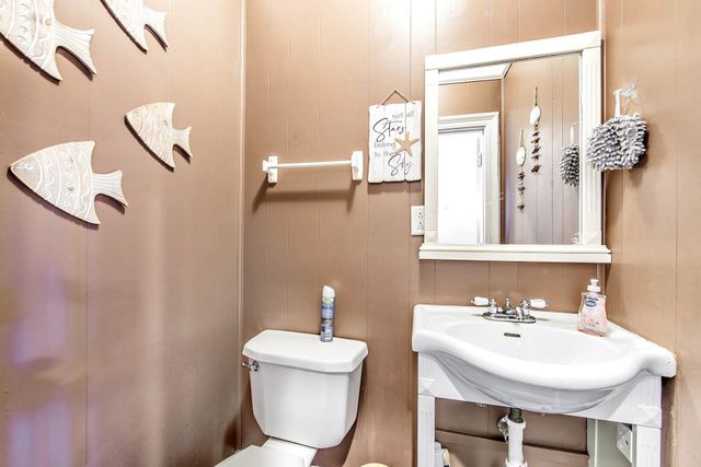 4012 John St, Berwick, LA 70342