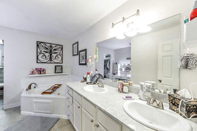 4012 John St, Berwick, LA 70342