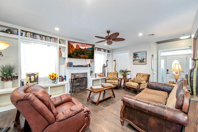 4012 John St, Berwick, LA 70342