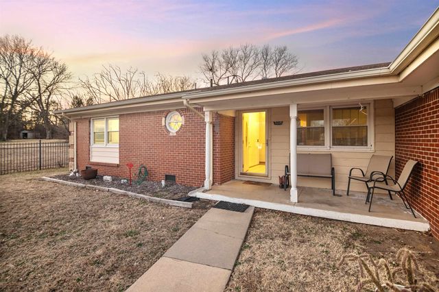 4229 Charron Ln, Wichita, KS 67220