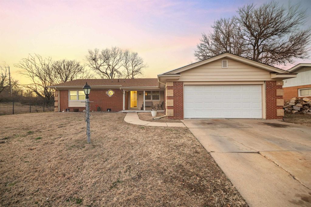 4229 Charron Ln, Wichita, KS 67220