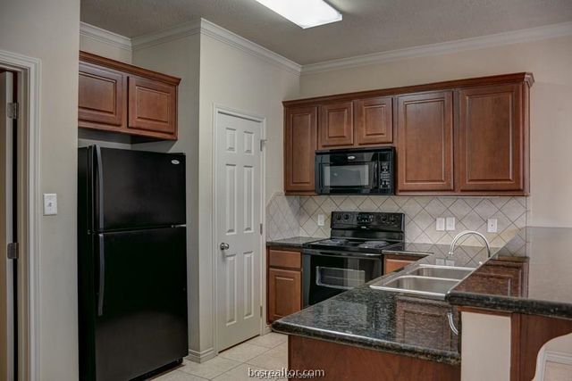 146 Forest Drive, College Station, TX 77845