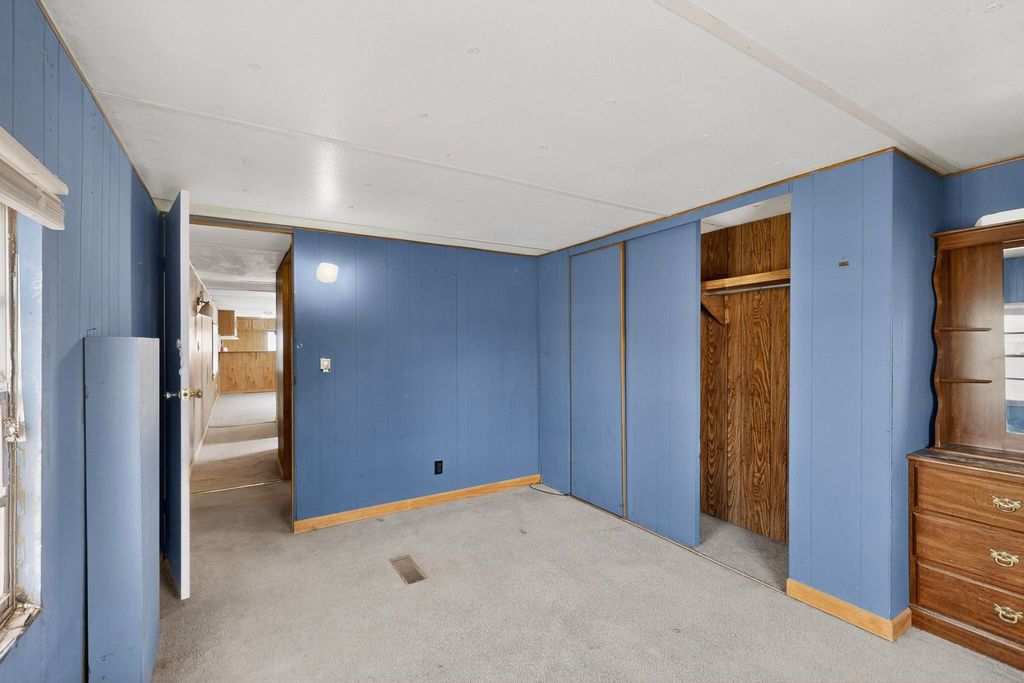 Image 15 of property listing at 85 N El Cerro Loop, Los Lunas, NM 87031