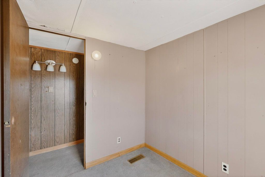 Image 20 of property listing at 85 N El Cerro Loop, Los Lunas, NM 87031