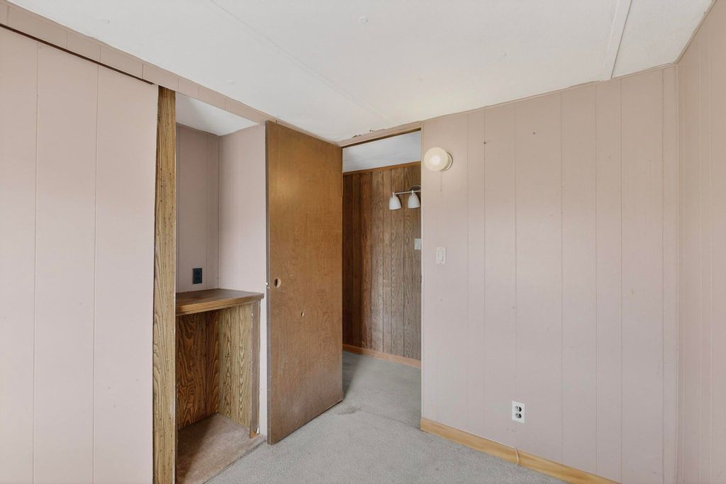 Image 21 of property listing at 85 N El Cerro Loop, Los Lunas, NM 87031